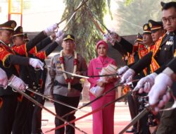 Momen Haru Pedang Pora di Polres Lamongan, AKBP Arif Berpamitan dan AKBP Adityawarman Ambil Alih Kepemimpinan