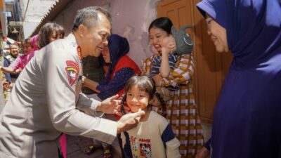 Polrestabes Surabaya Salurkan Paket Sembako Lewat Program ‘Luthfie Daily Berbagi